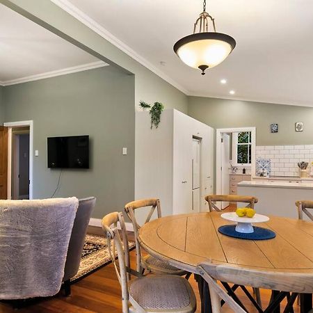 Historic Charm In Greytown - Cosy Kowhai Cottage Exteriör bild