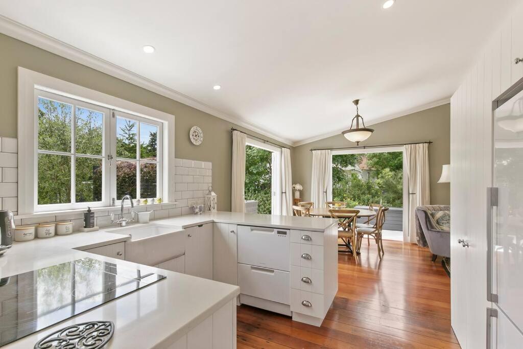 Historic Charm In Greytown - Cosy Kowhai Cottage Exteriör bild