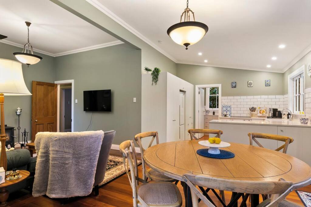 Historic Charm In Greytown - Cosy Kowhai Cottage Exteriör bild