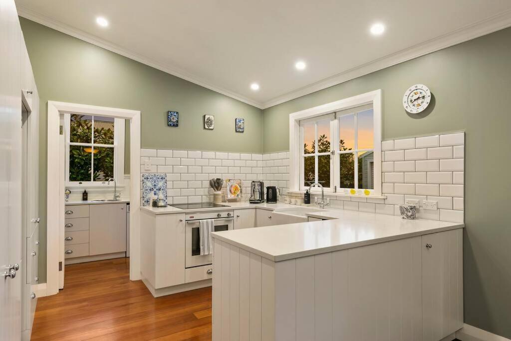 Historic Charm In Greytown - Cosy Kowhai Cottage Exteriör bild