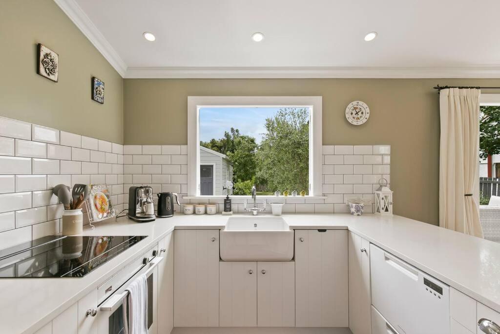 Historic Charm In Greytown - Cosy Kowhai Cottage Exteriör bild