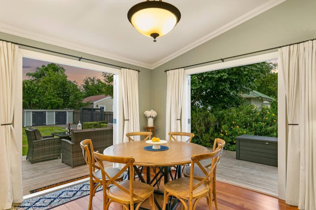 Historic Charm In Greytown - Cosy Kowhai Cottage Exteriör bild