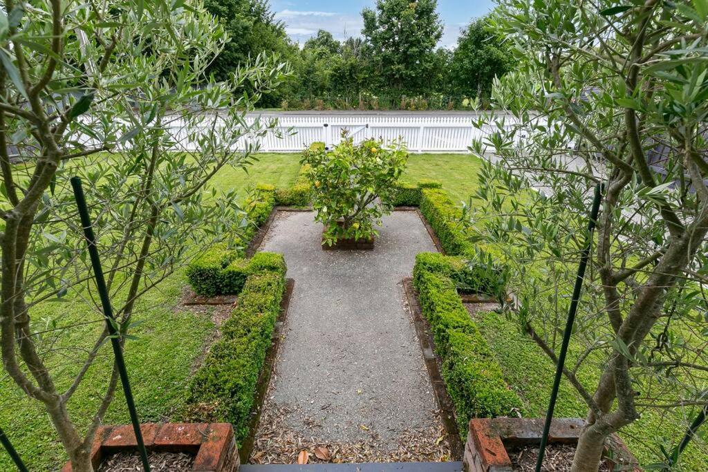 Historic Charm In Greytown - Cosy Kowhai Cottage Exteriör bild